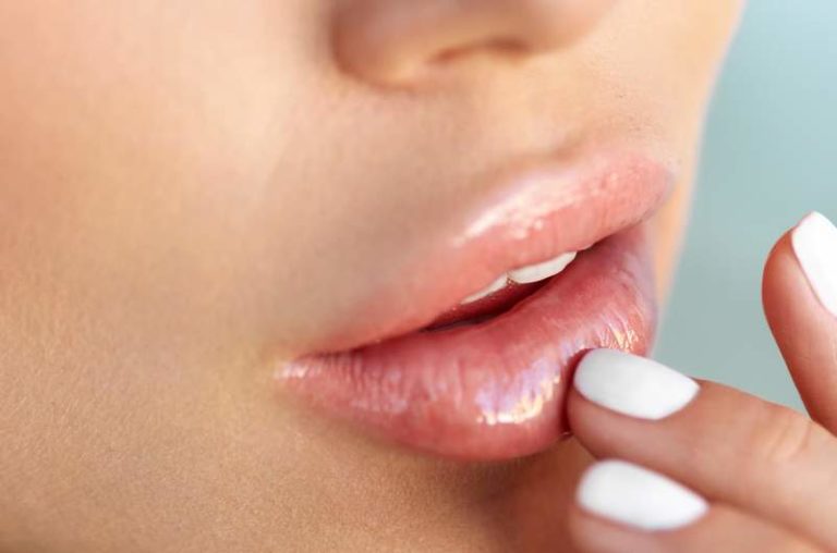 5 Home Remedies to Get Rid of Chapped Lips Naturally